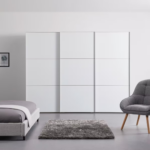 Moderano ormar s kliznim vratima